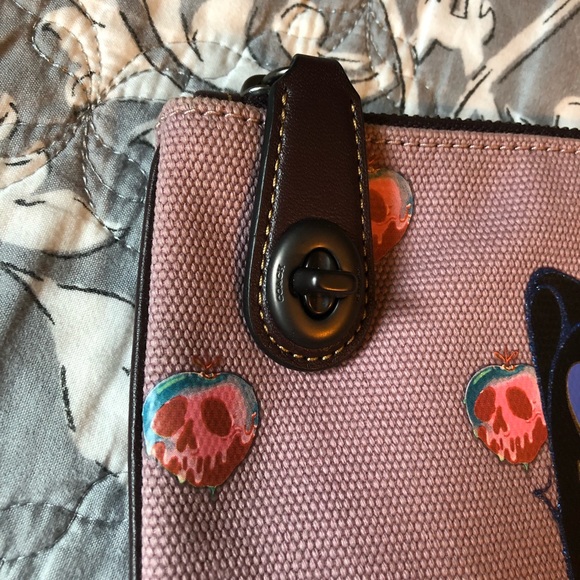 Disney X Coach Snow White Turnlock Pouch - Picture 6 of 8